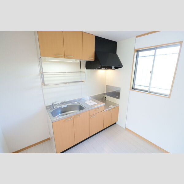 Green Heights101号室 自然光が入る窓のあるキッチン