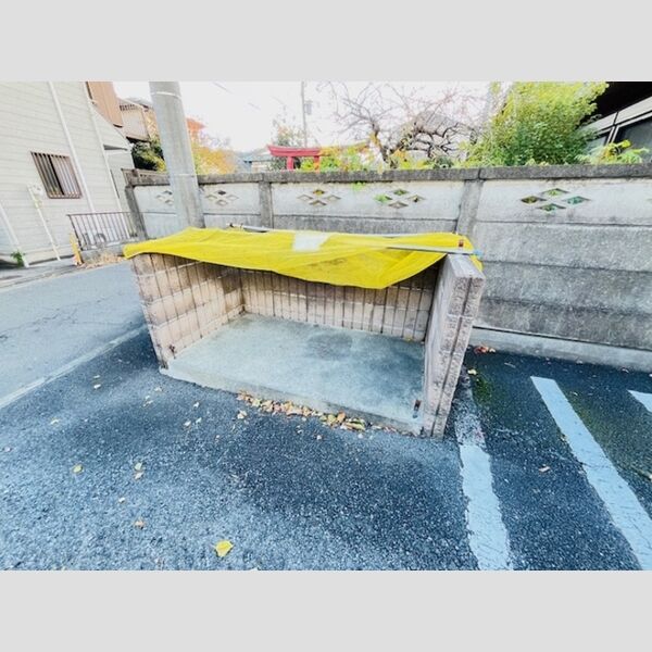 リヴェール文102号室 ゴミ置き場