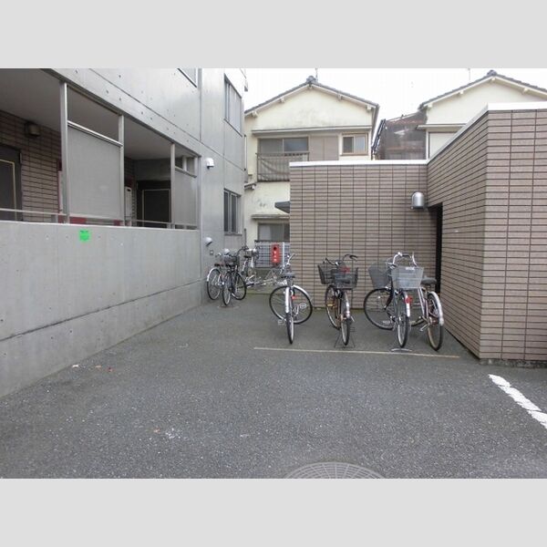 ロイヤルティアラ 駐輪場