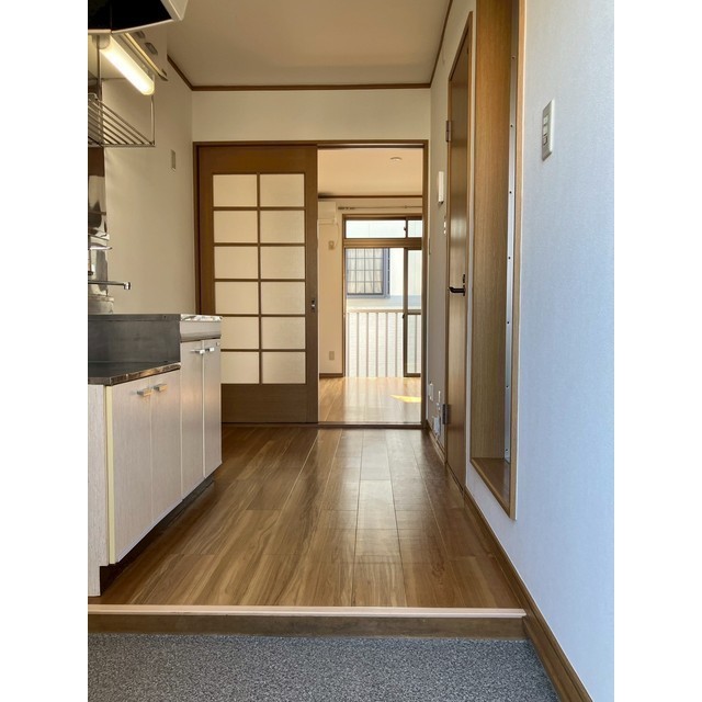 クレール湘南 玄関から室内