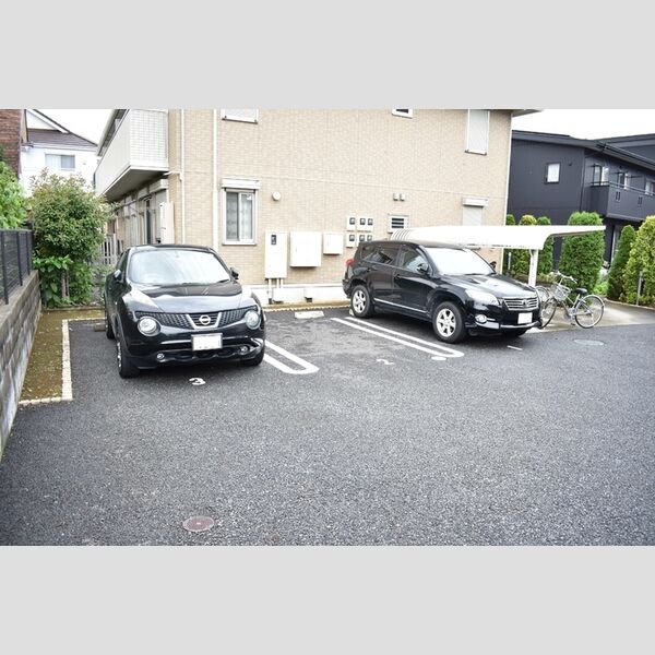 クラベール 駐車場