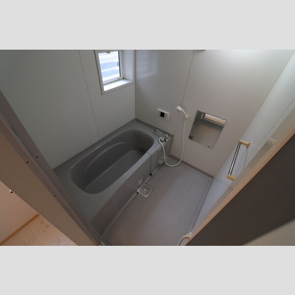 リビングタウン北上尾　A102号室 窓付き浴室