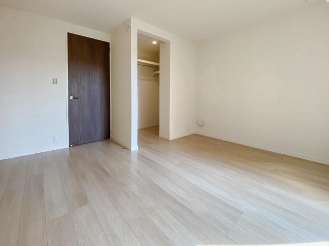 六実４丁目戸建て貸家 １階洋室収納