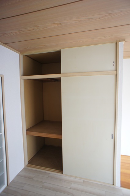 ハイツ近藤 奥行のある収納スペース