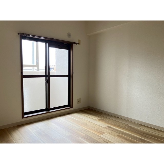 デネブ・スワン201号室 洋室(手前左)