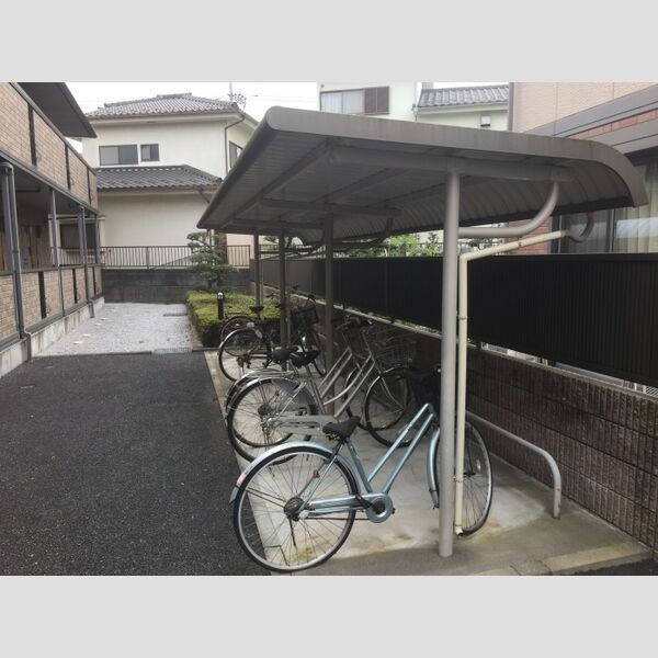 エトワール203号室 屋根付駐輪場