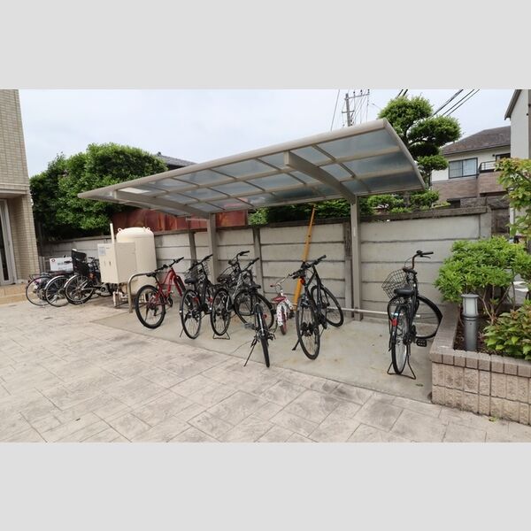 アルメリア湘南 駐輪場