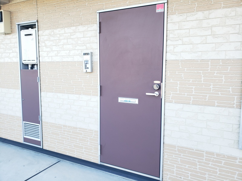 レオパレスルート４セイジィ102号室 玄関