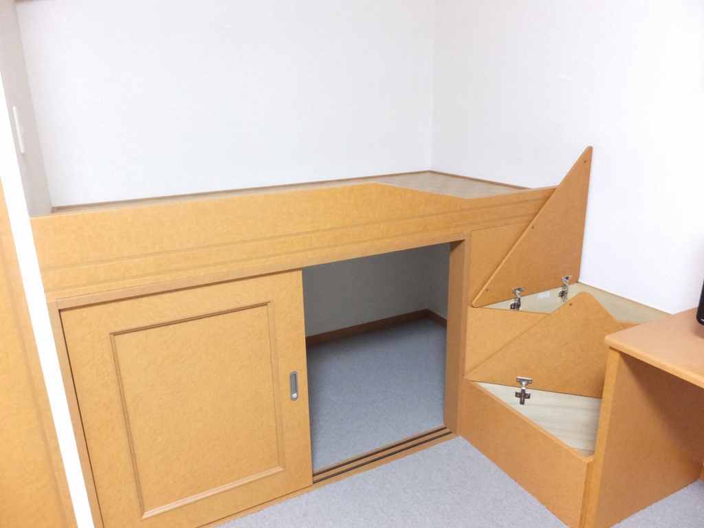 レオパレスＦＵＪＩ204号室 大型ベット下収納