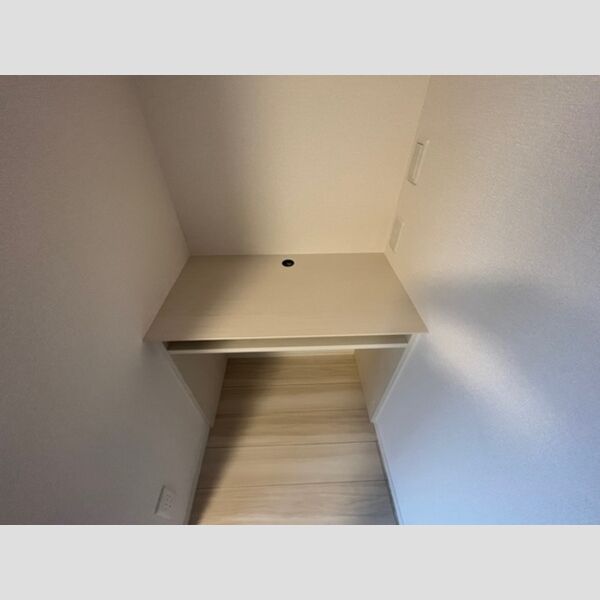 ベルジョルネ102号室 ワークデスク