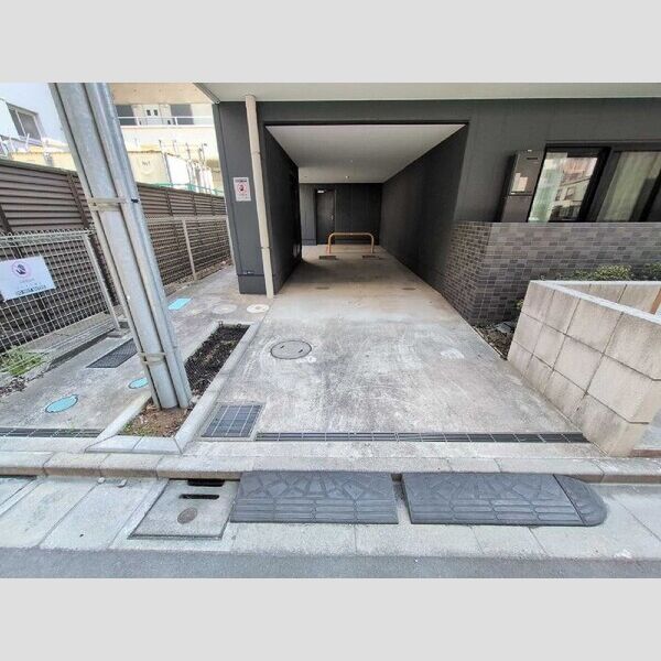 SUN RESIDENCE303号室 駐車場