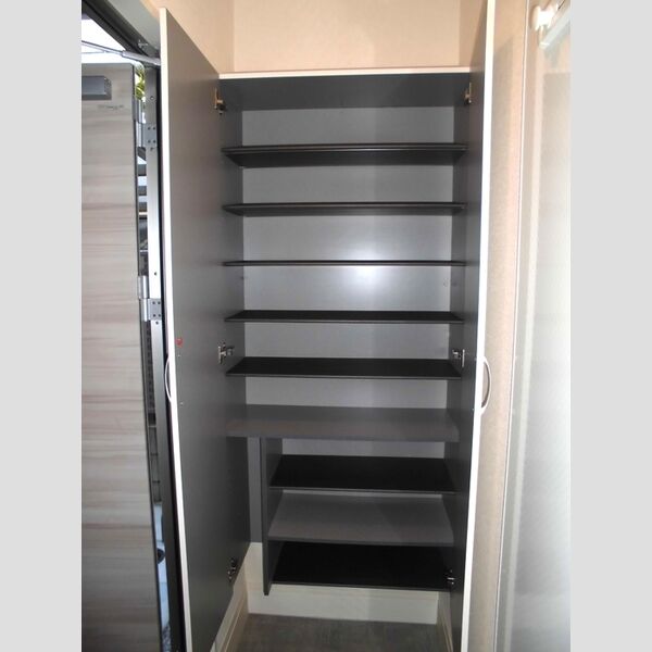 LIBERA SACRALE 玄関