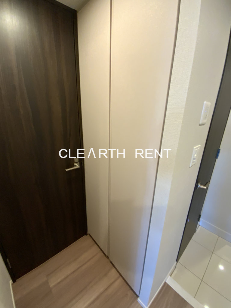 コンシェリア目黒本町 ＴＨＥ ＲＥＳＩＤＥＮＣＥ4階 タイル張りの玄関/姿見ミラー付き