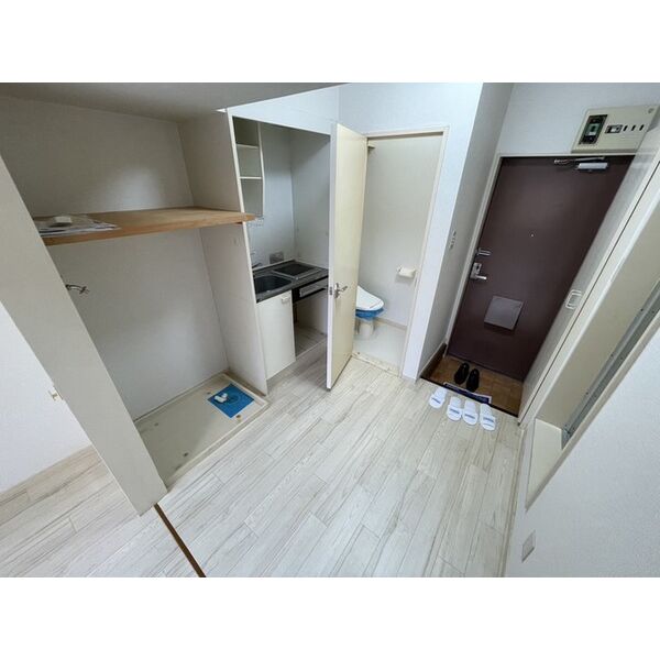 ロイヤルエモンド藤沢0103号室 玄関