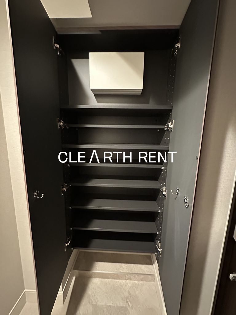 コンシェリア東京 ＜ＨＩＧＡＳＨＩＪＵＪＯ ＲＥＳＩＤＥＮＣＥ5階 トール型下足入れを設置