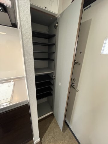 INside Grove EVE 玄関