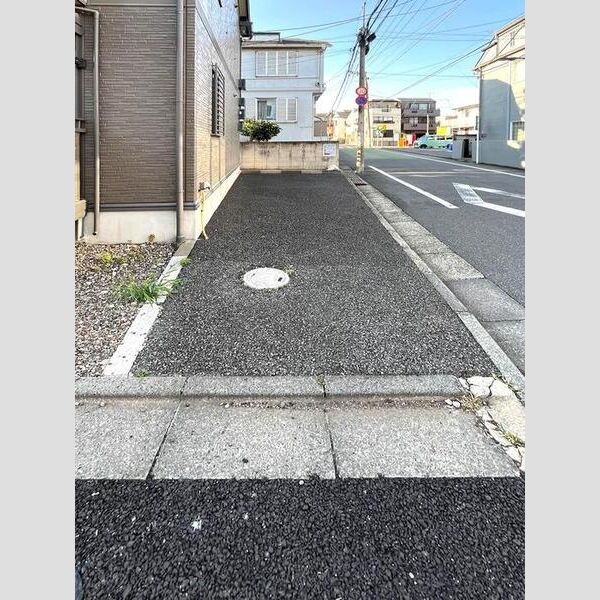 マノワールM 駐車場