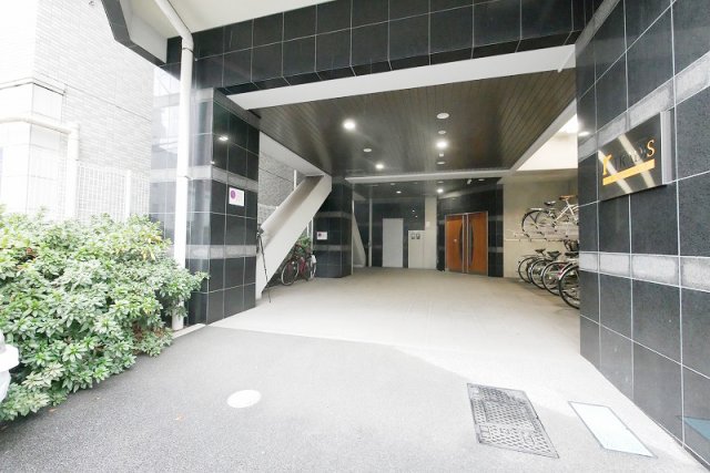 ＴＲＡＤＩＳ ＮＩＰＰＯＲＩ Ｅ 外観