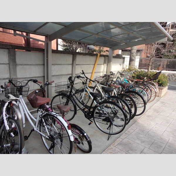 アルメリア湘南201号室 駐輪場