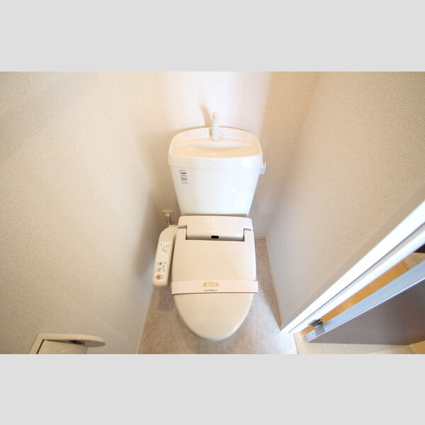 ラピュタ トイレは温水洗浄暖房便座!