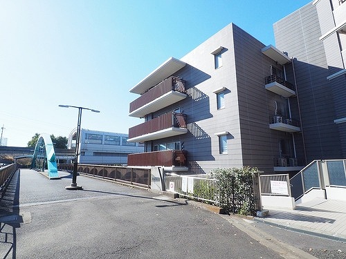 ライオンズ多摩センター　翠彩の杜3階 多摩モノレール「松が谷」駅へ繋がる歩道橋