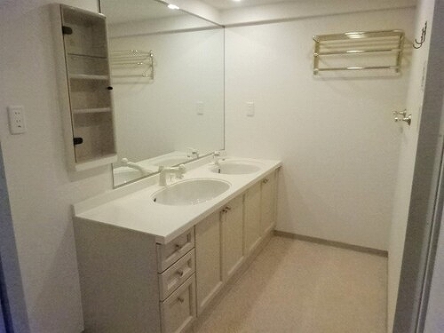 ライオンズステージ上野毛 洗面所　※2023年2月撮影