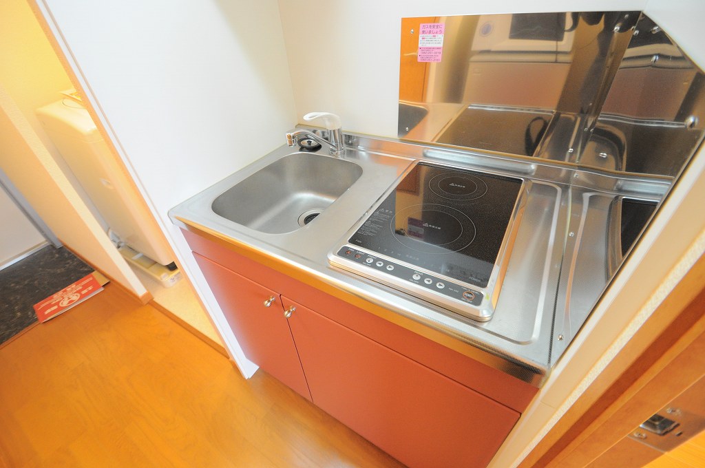 レオパレスラギ 1Fはフローリング、2Fは絨毯になります。