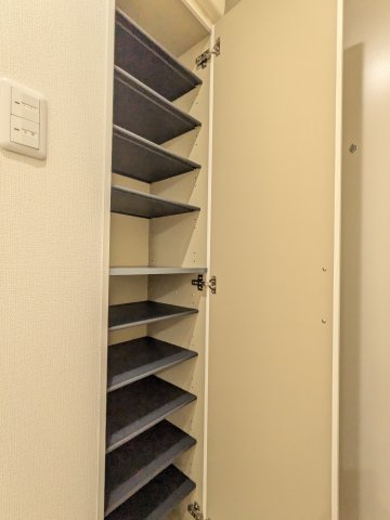 ディアコート南行徳302号室 収納