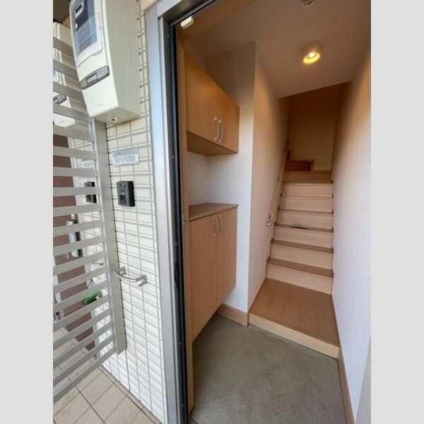 ルーチェ201号室 玄関