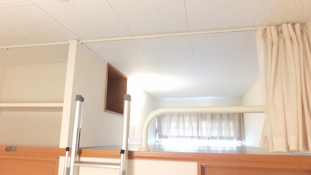 レオパレスギプフェル214号室 ロフトスペース