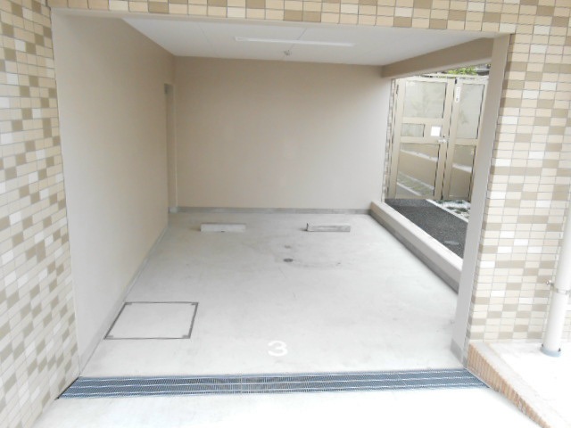 スカイコート多摩川壱番館304号室 駐車場