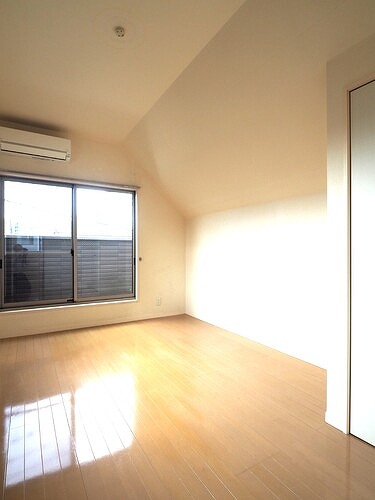 新宿区左門町戸建 ６．７畳洋室