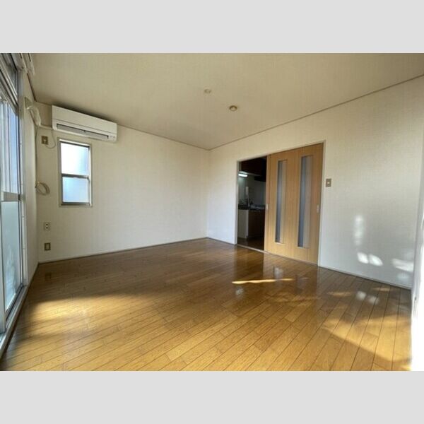 神取ハイツ103号室 洋室　8帖