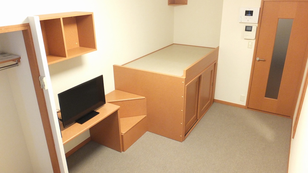 レオパレスパレット壱番館202号室 寝室