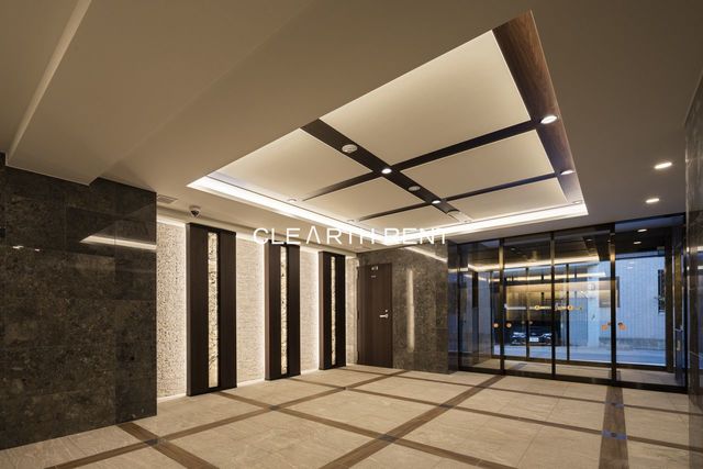 コンシェリア新宿落合8階 間接照明が雰囲気を醸し出すエントランスホール