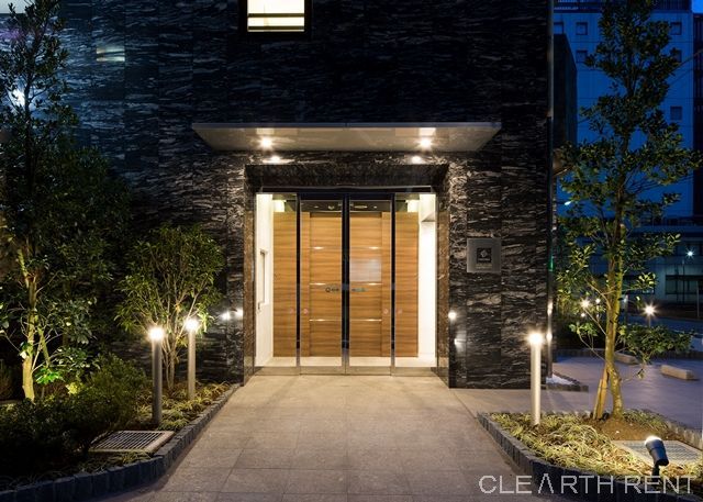 コンシェリア新橋 ＭＡＳＴＥＲ’Ｓ ＶＩＬＬＡ7階 御影石の重厚な雰囲気と緑が迎えてくれる上質なエントランス。