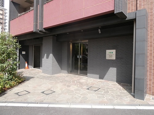 ネバーランド川口本町メルディア エントランス外観　※前回募集時2021年9月撮影