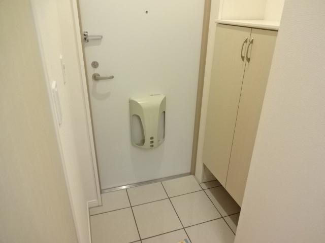 グリシーヌ202号室 玄関（イメージ）