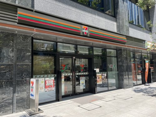 コンシェリア西新宿 ＴＯＷＥＲ’Ｓ ＷＥＳＴ 【コンビニエンスストア】セブンイレブン 西新宿5丁目北店まで264ｍ