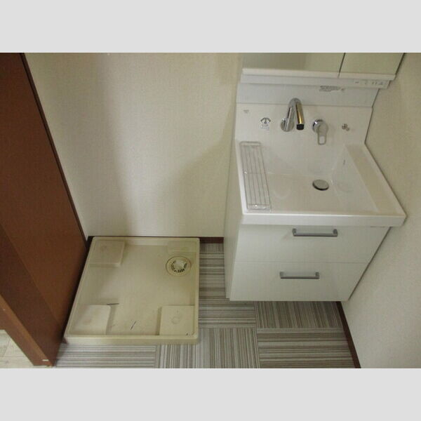 エバーグリーン　八番館 八202(洗髪洗面化粧台、室内洗濯機置場)