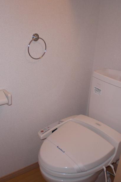 レオパレスＥａｓｔ204号室 温水洗浄便座