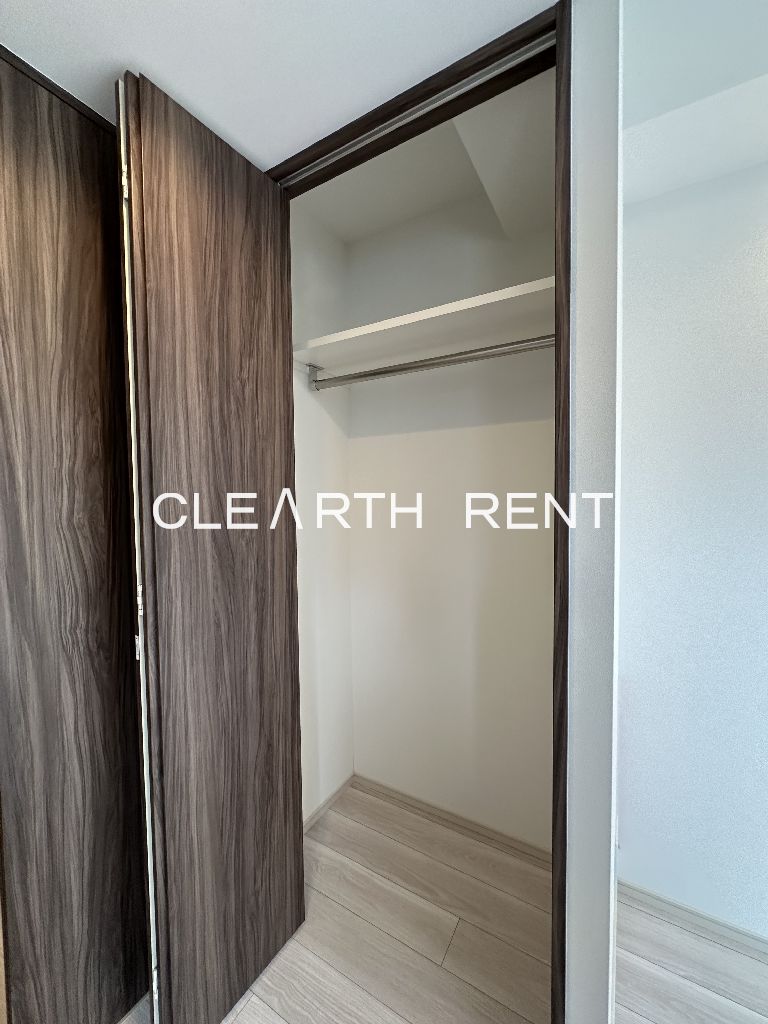 コンシェリア横濱山手 ＴＨＥ ＲＥＳＩＤＥＮＣＥ2階 ハンガーパイプ付きのクローゼット