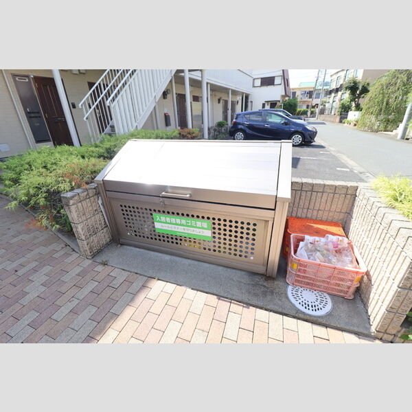 アルコバレーノ202号室 ゴミ捨て場