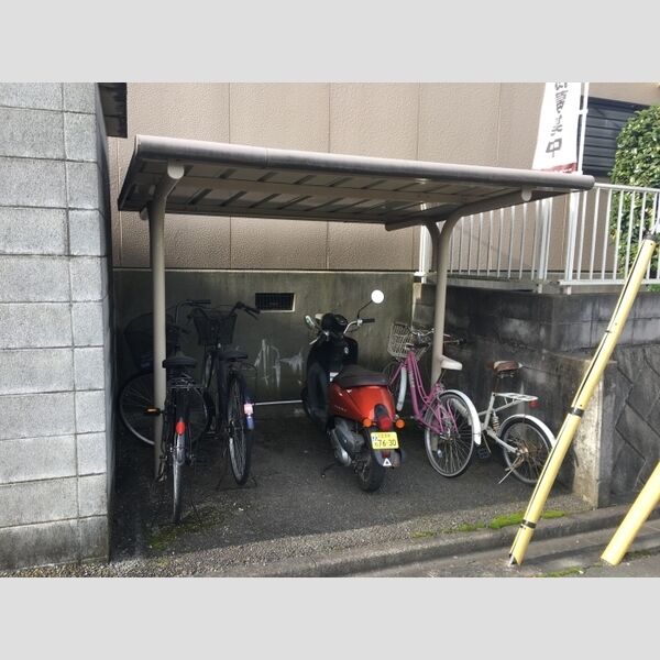 ヴィラ栗本　ABCA201号室 屋根付駐輪場