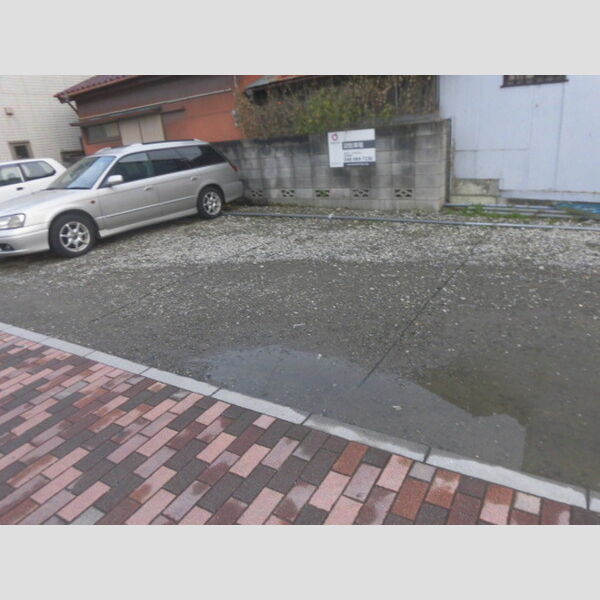 K´レセンテ205号室 駐車場