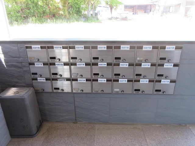 レオパレス深田104号室 集合ポスト