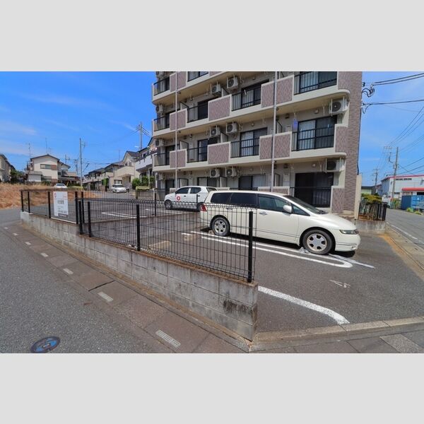 シャルマンピア103号室 駐車場