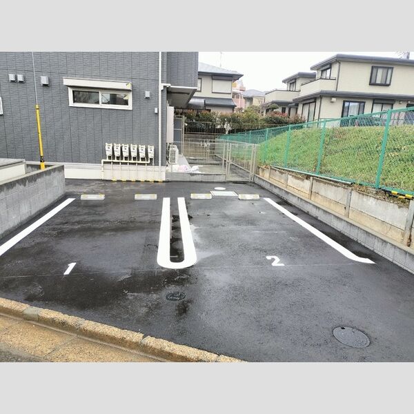 アマービレ成田203号室 駐車場