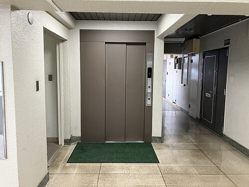 ニックハイム鶴見第二4階 エレベーター　※2026年3月撮影の写真