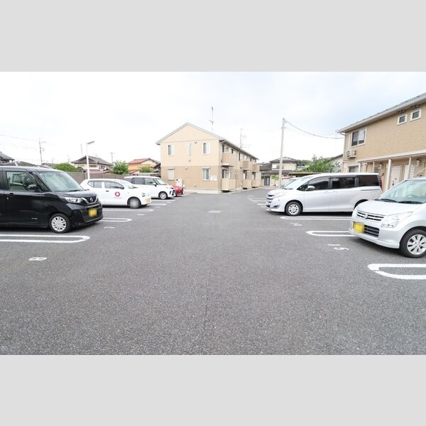 アヴニール　B 駐車場